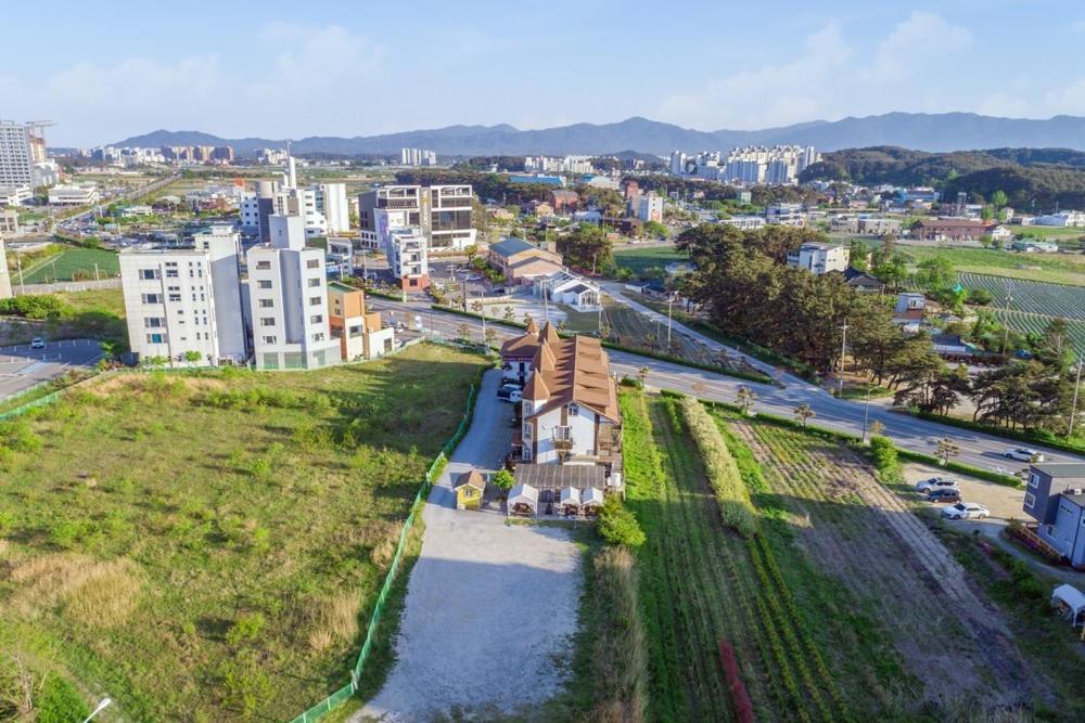 Santa Beach Pension Gangneung Exterior photo